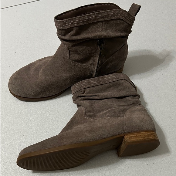 Koolaburra Taupe Ankle Boots - Picture 3 of 7